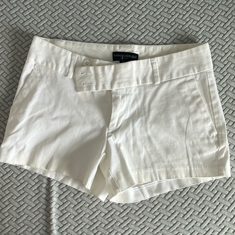 White cotton twill low rise shorts